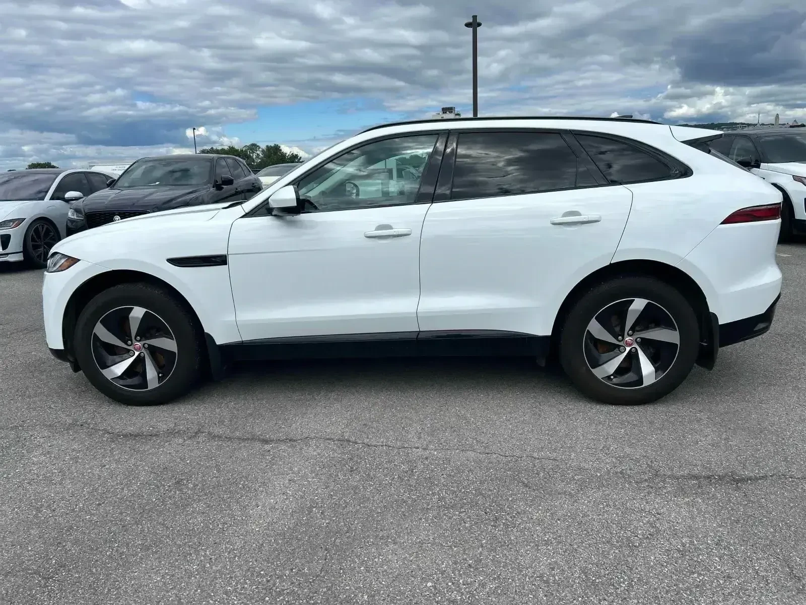 Jaguar F-PACE P250 S * ПАНОРАМА * 2 КЛЮЧА * ПОДГРЕВИ * CARFAX, снимка 3 - Автомобили и джипове - 54935163