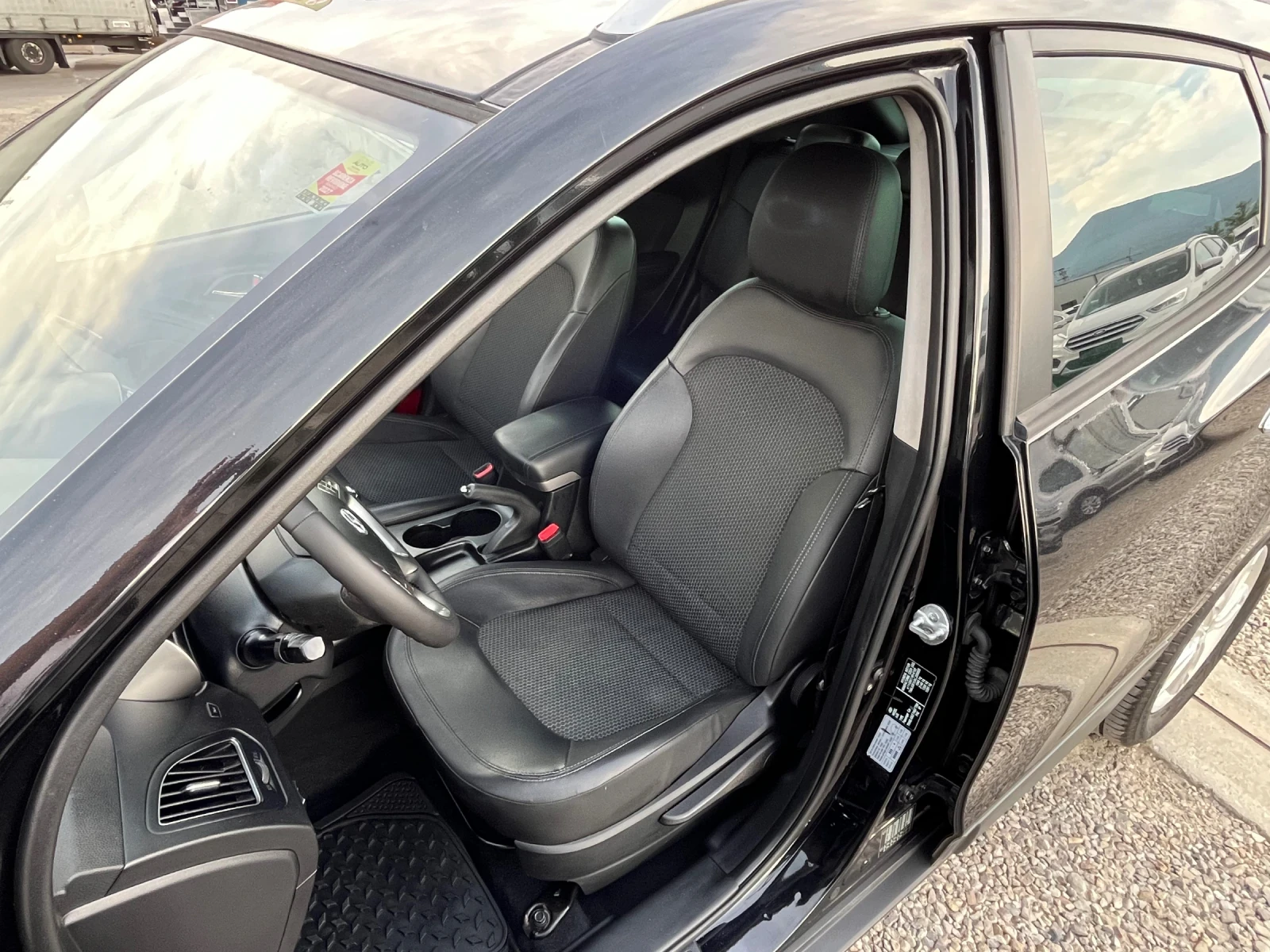 Hyundai IX35 1.7CRDI.Отличен.Собствен лизинг!!!, снимка 12 - Автомобили и джипове - 55315815