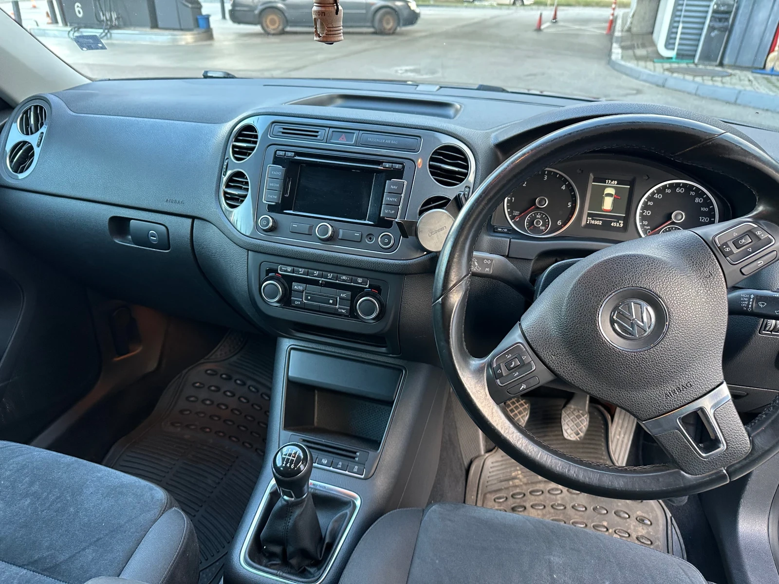 VW Tiguan 2.0tdi 4 motion, снимка 8 - Автомобили и джипове - 56600263