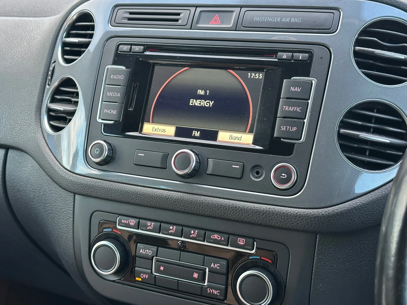 VW Tiguan 2.0tdi 4 motion, снимка 10 - Автомобили и джипове - 56600263