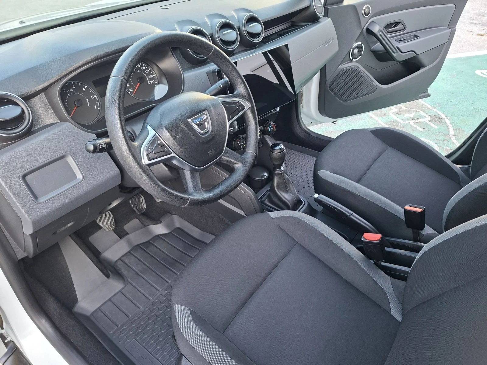Dacia Duster 1.5 dci, снимка 6 - Автомобили и джипове - 56594470