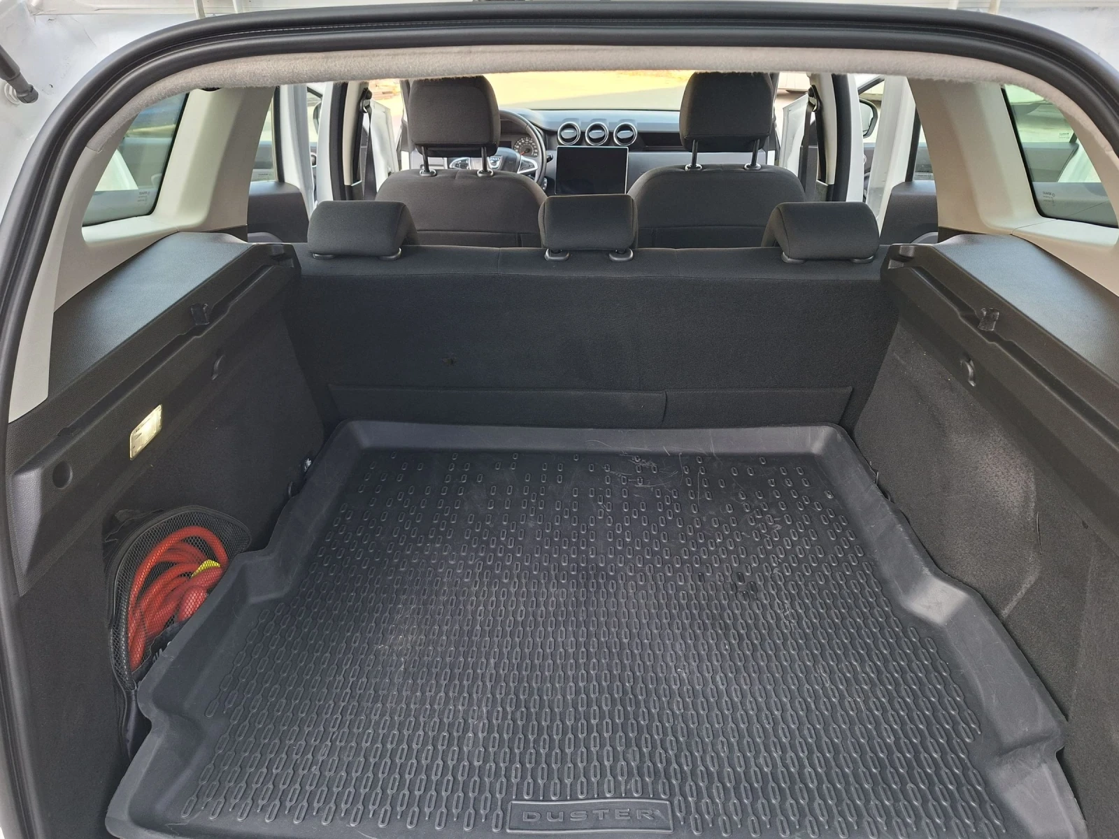 Dacia Duster 1.5 dci, снимка 11 - Автомобили и джипове - 56594470