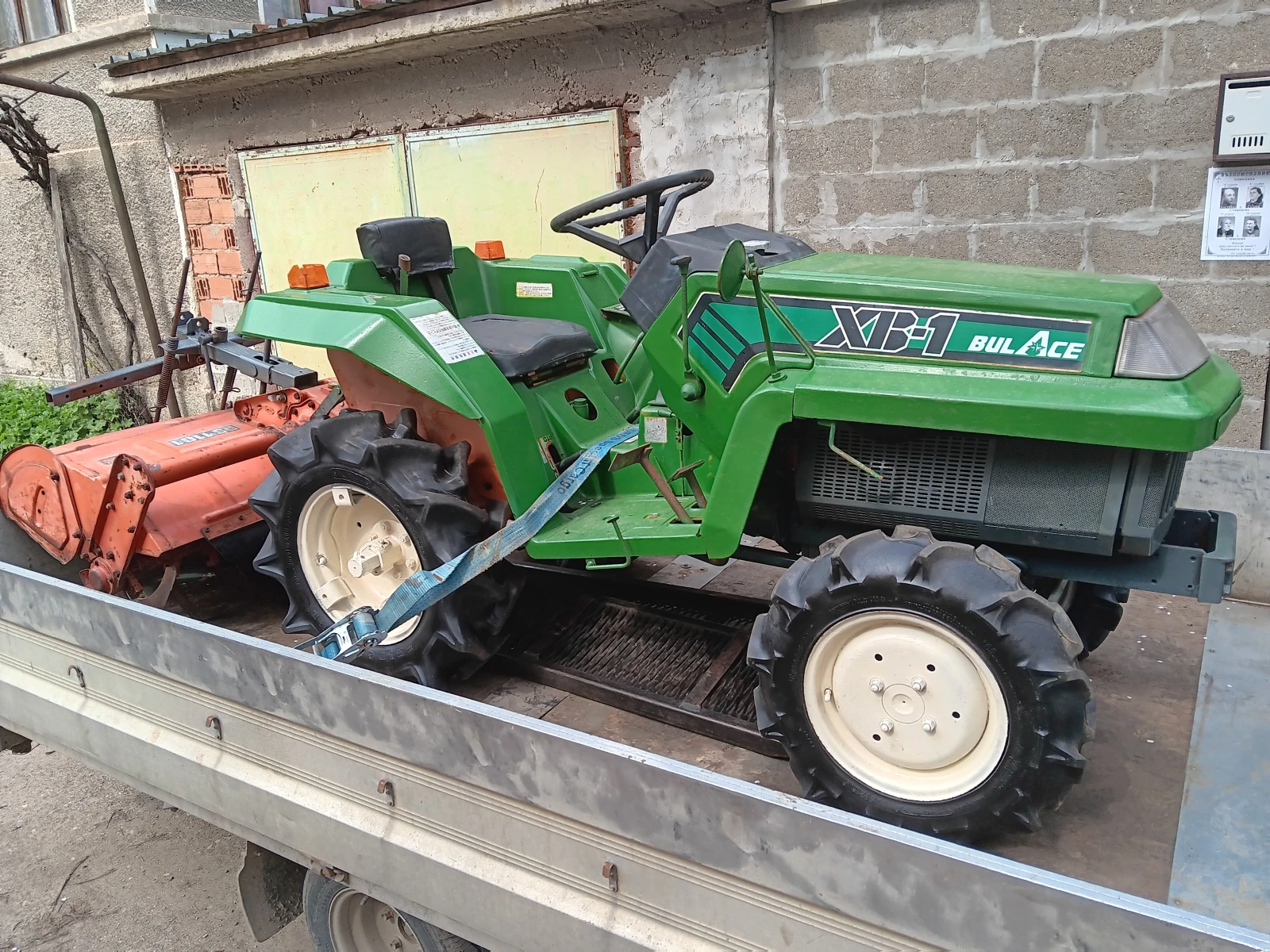 Трактор Kubota XB1 4X4