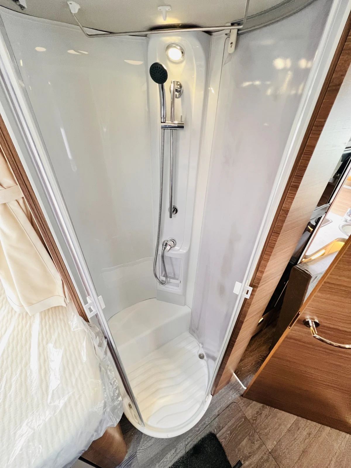 Кемпер Knaus Киматик Dometic, Alde, , снимка 15 - Каравани и кемпери - 54903354