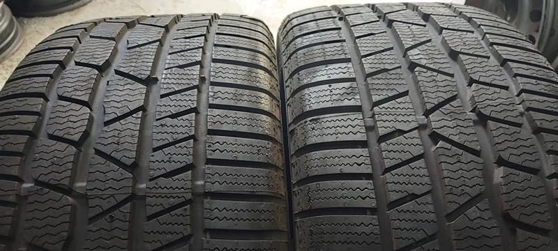 Гуми Зимни 255/40R18, снимка 1 - Гуми и джанти - 33171482