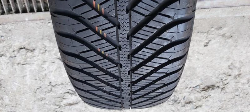 Гуми Всесезонни 205/55R16, снимка 1 - Гуми и джанти - 34707536