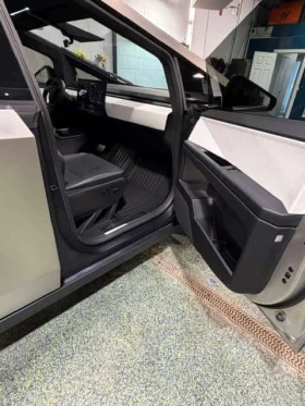 Tesla Cybertruck * AWD * ПОДГРЕВ* КЕЙЛЕС* , снимка 13