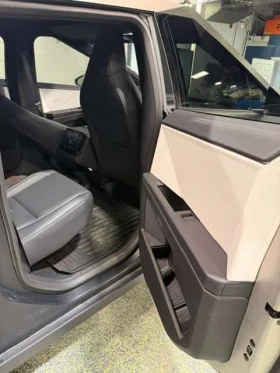 Tesla Cybertruck * AWD * ПОДГРЕВ* КЕЙЛЕС* , снимка 14