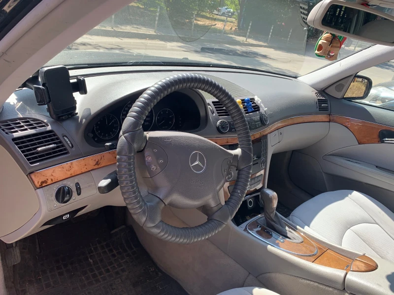 Mercedes-Benz E 320 Комби, снимка 14 - Автомобили и джипове - 47181318