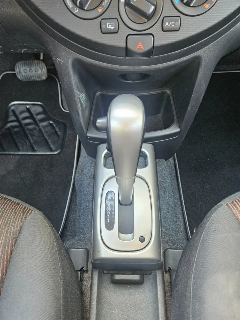 Nissan Note 1.6 Benzin AUTOMAT, снимка 14 - Автомобили и джипове - 47369624