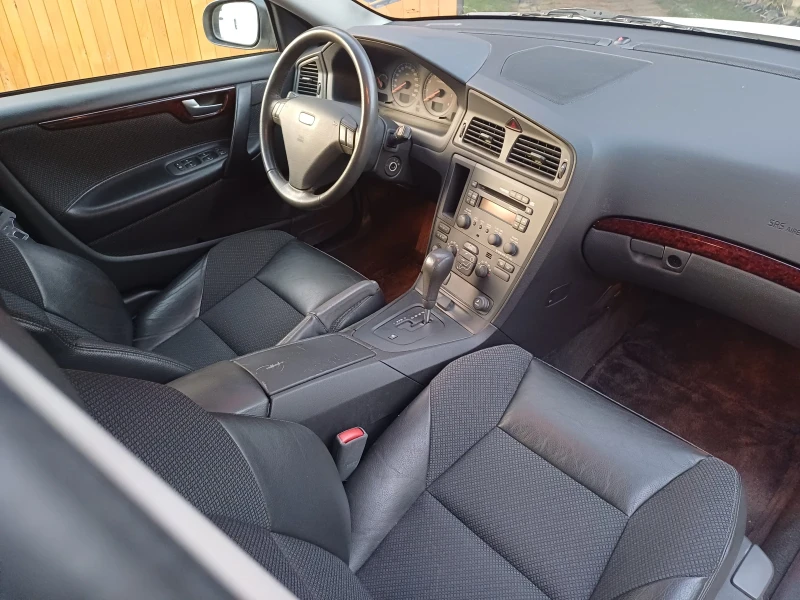 Volvo S60 2.4t, снимка 13 - Автомобили и джипове - 47503602