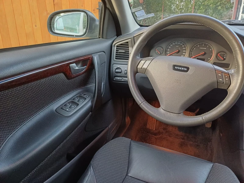 Volvo S60 2.4t, снимка 17 - Автомобили и джипове - 47503602