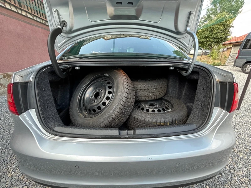 VW Jetta, снимка 12 - Автомобили и джипове - 49941400