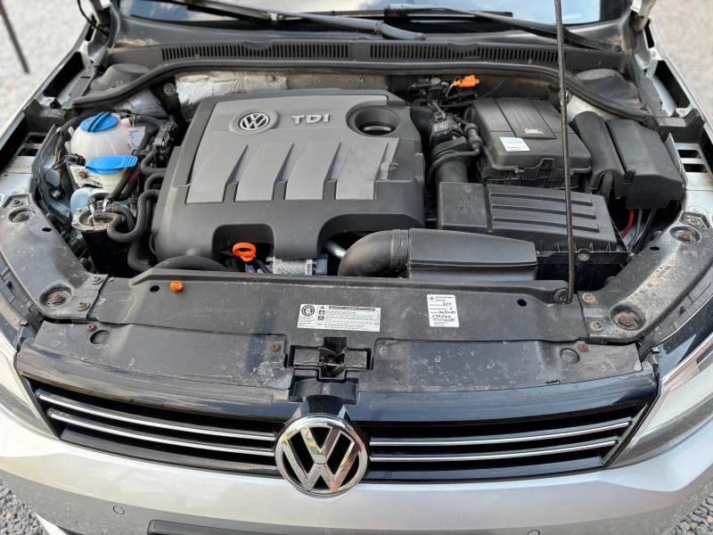 VW Jetta, снимка 13 - Автомобили и джипове - 49941400