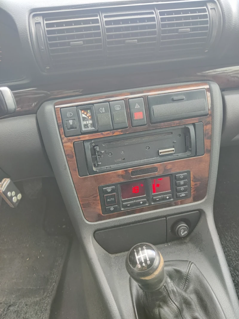 Audi A4 1.8 LPG, снимка 5 - Автомобили и джипове - 52247471