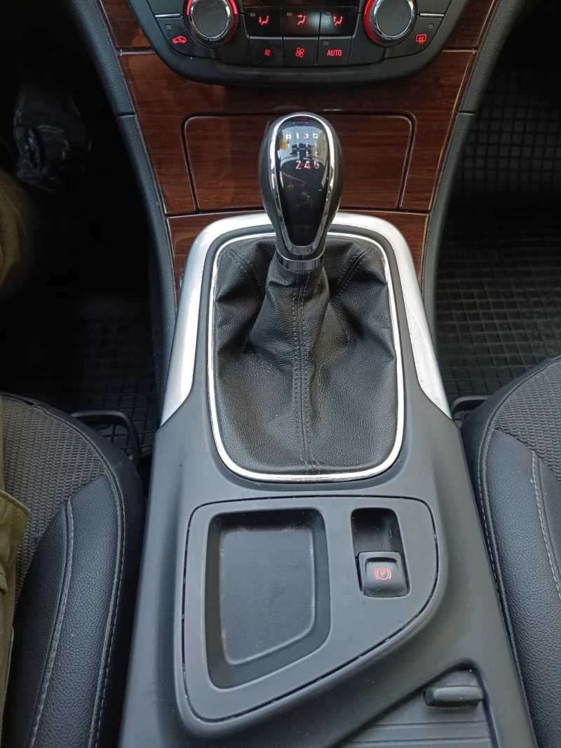 Opel Insignia, снимка 14 - Автомобили и джипове - 52475018