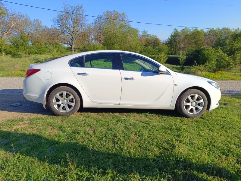 Opel Insignia, снимка 2 - Автомобили и джипове - 52475018