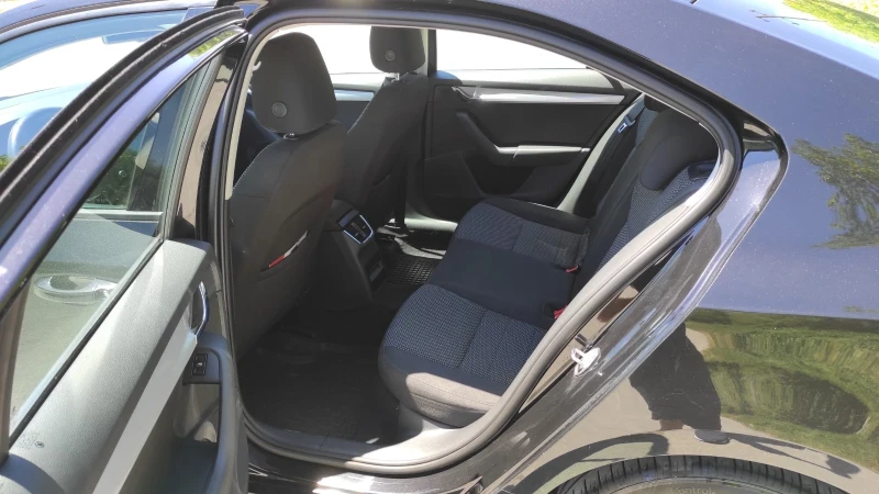 Skoda Octavia, снимка 10 - Автомобили и джипове - 52202753