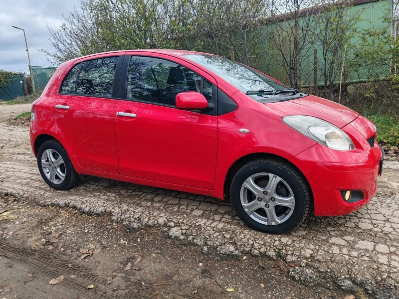 Toyota Yaris 1.3 Face Lift 6 Скорости , снимка 4 - Автомобили и джипове - 52680893