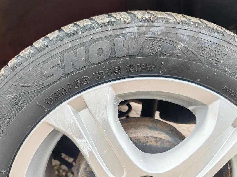 Toyota Yaris 1.3 Face Lift 6 Скорости , снимка 11 - Автомобили и джипове - 52680893