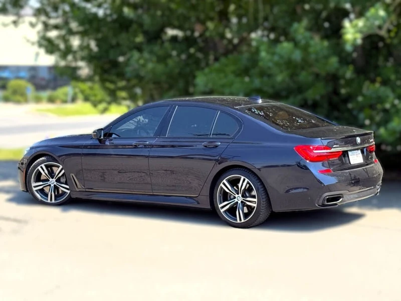 BMW 750 xDrive AWD * CARFAX * АвтоКредит* (ЦЕНА ДО БГ), снимка 2 - Автомобили и джипове - 53541209