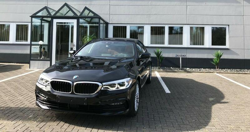 BMW 530 d xDrive Sport Line, снимка 1 - Автомобили и джипове - 25654618