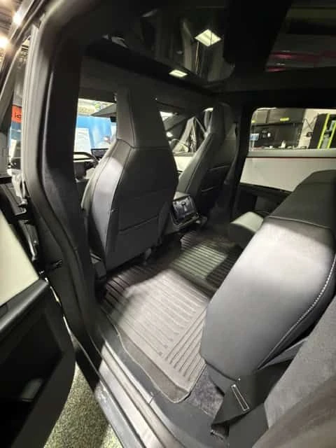 Tesla Cybertruck * AWD * ПОДГРЕВ* КЕЙЛЕС* , снимка 15 - Автомобили и джипове - 53941462