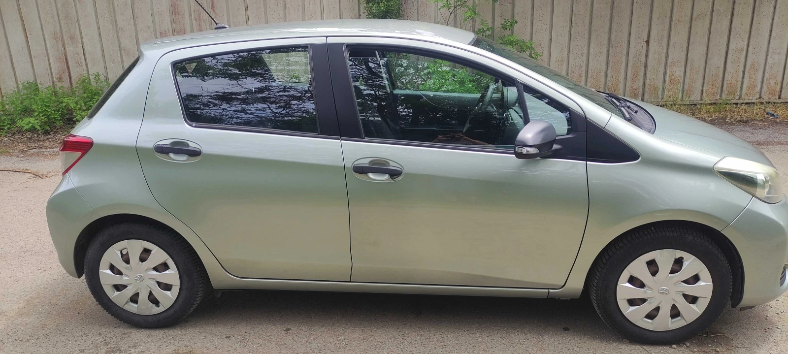 Toyota Yaris  - изображение 4