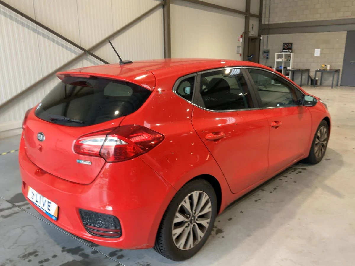 Kia Ceed 1.4 MPI* Facelift* NAVI* CAMERA* EURO 6 - изображение 3