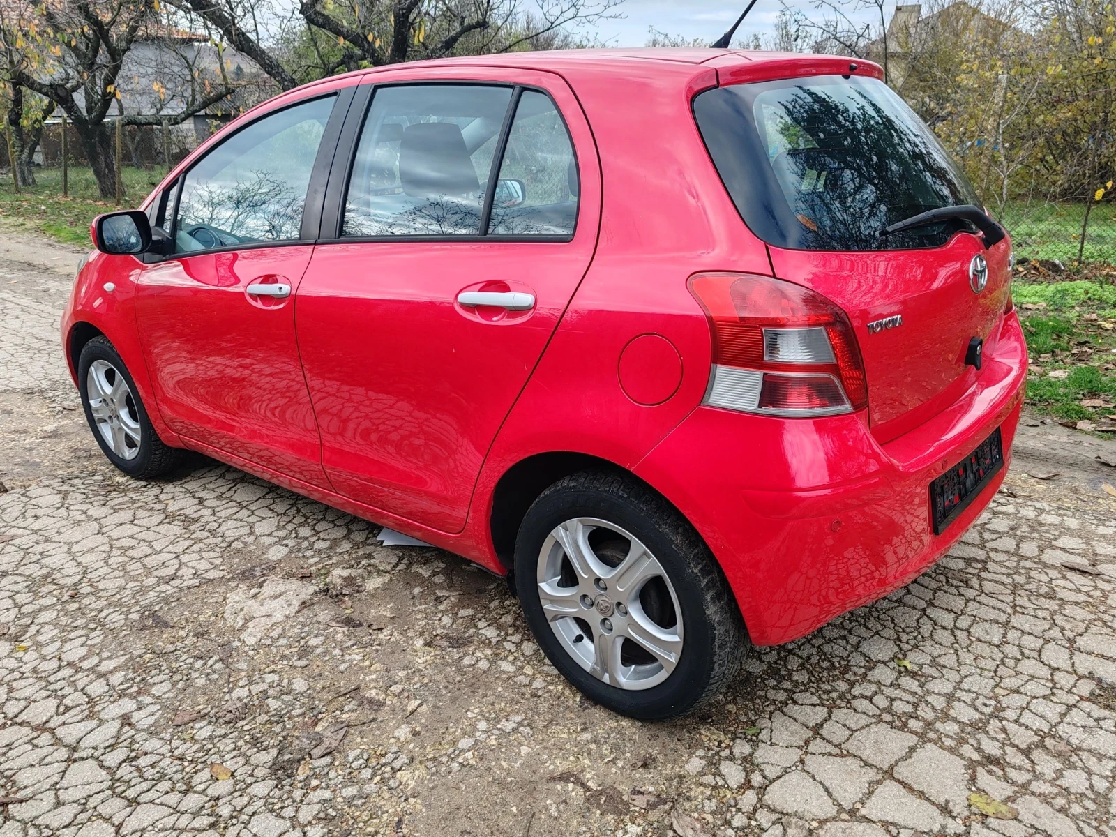 Toyota Yaris 1.3 Face Lift 6 Скорости  - изображение 6