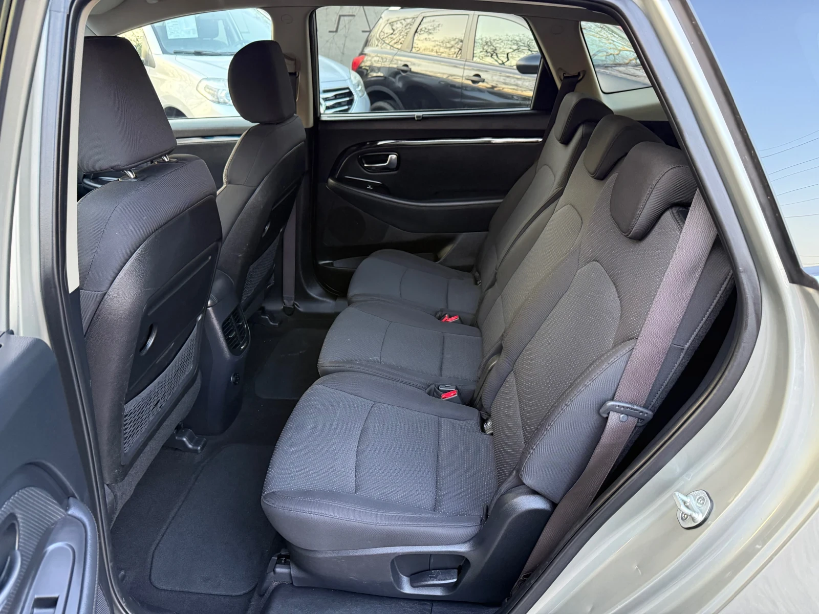 Kia Carens 2.0ISG Style - 166k.c. - 7����� | Mobile.bg � ����������� 9