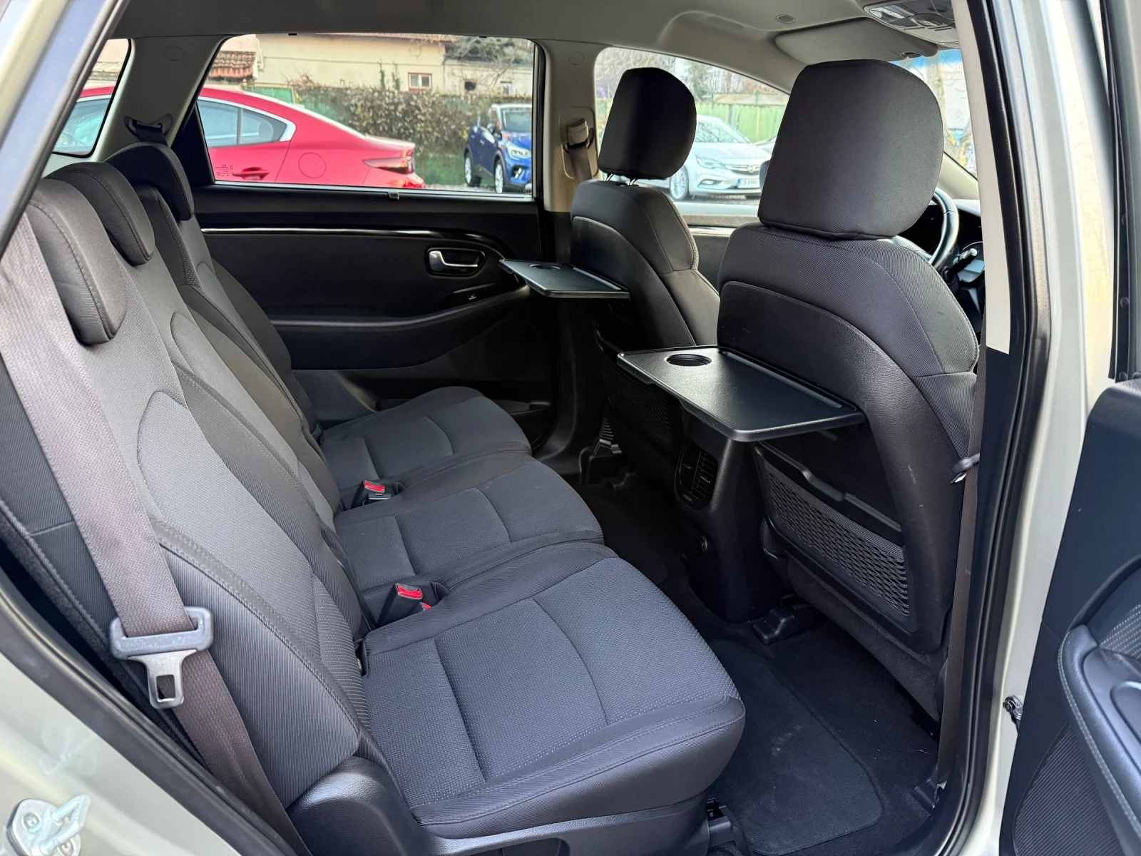 Kia Carens 2.0ISG Style - 166k.c. - 7����� | Mobile.bg � ����������� 10