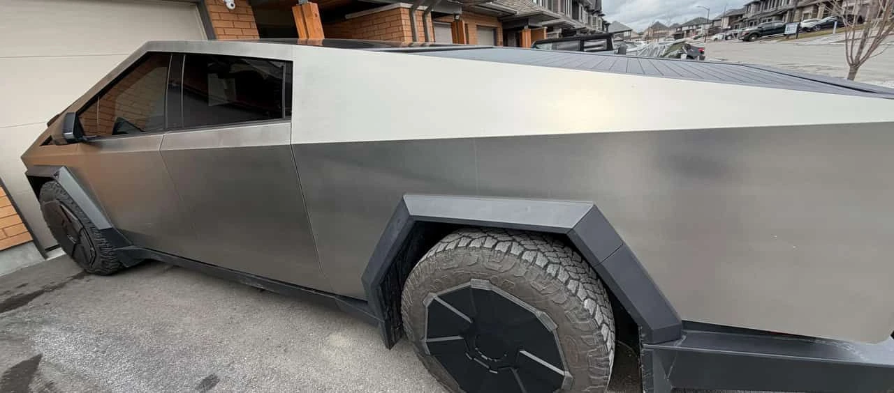 Tesla Cybertruck * AWD * ПОДГРЕВ* КЕЙЛЕС* , снимка 2 - Автомобили и джипове - 53941462