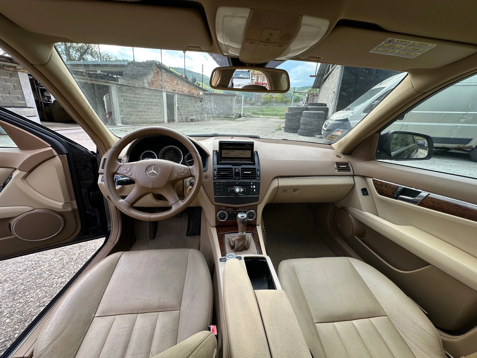 Mercedes-Benz C 200 Обслужена, снимка 9 - Автомобили и джипове - 54259947