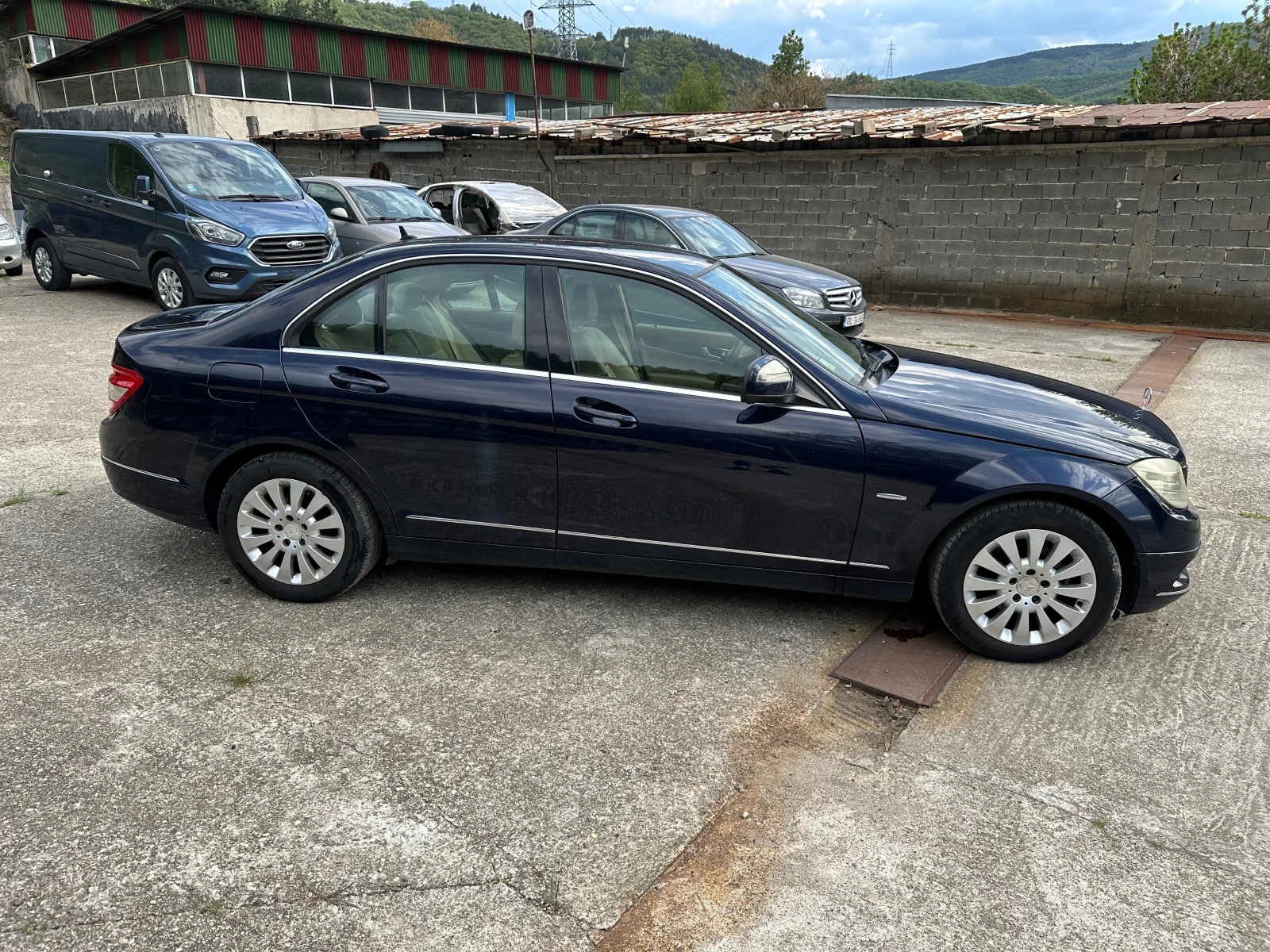 Mercedes-Benz C 200 Обслужена, снимка 4 - Автомобили и джипове - 54259947