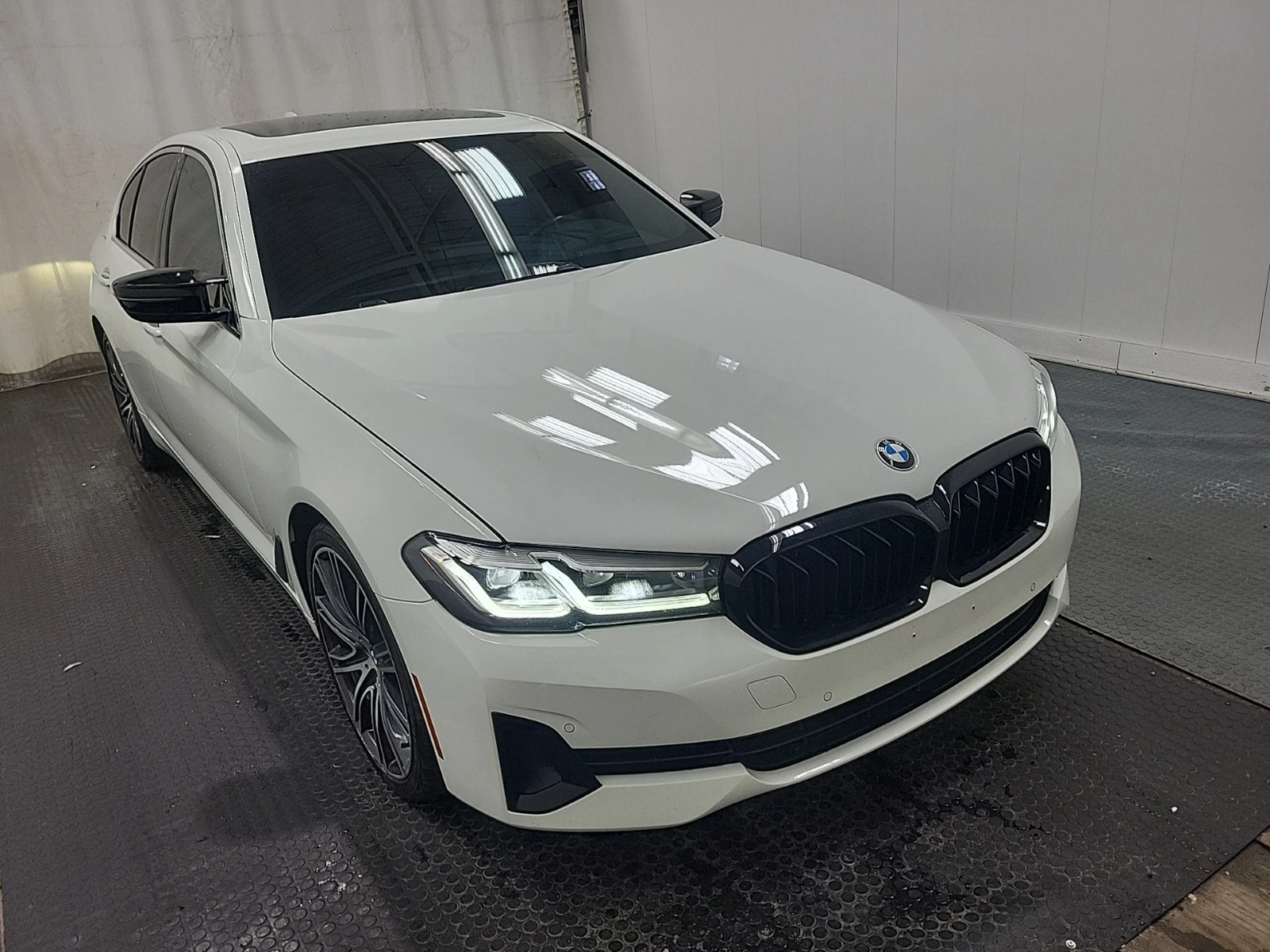 BMW 530 XDRIVE * FACELIFT * SOFT CLOSE * CARFAX * , снимка 3 - Автомобили и джипове - 54716523