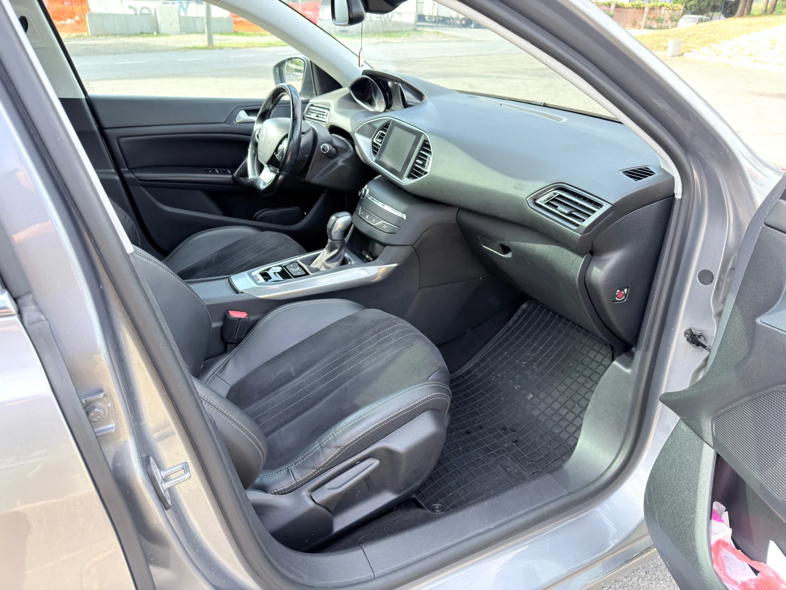 Peugeot 308 Feline 2.0 HDI , снимка 10 - Автомобили и джипове - 54895407