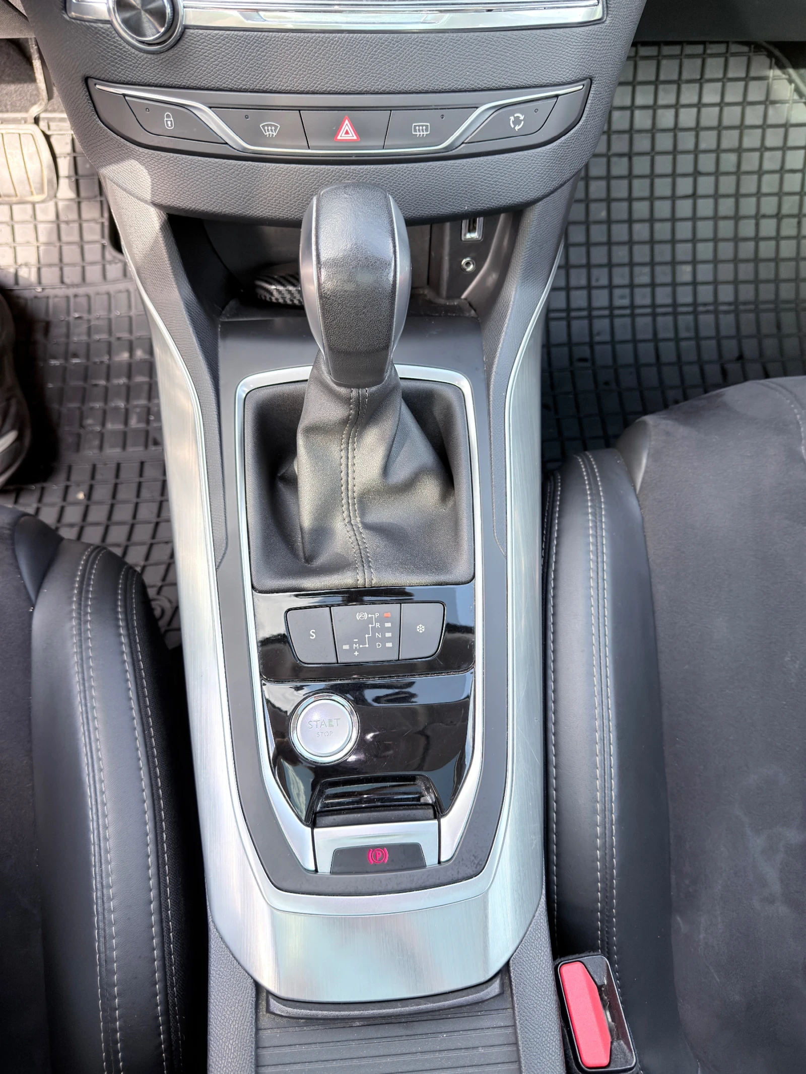 Peugeot 308 Feline 2.0 HDI , снимка 15 - Автомобили и джипове - 54895407