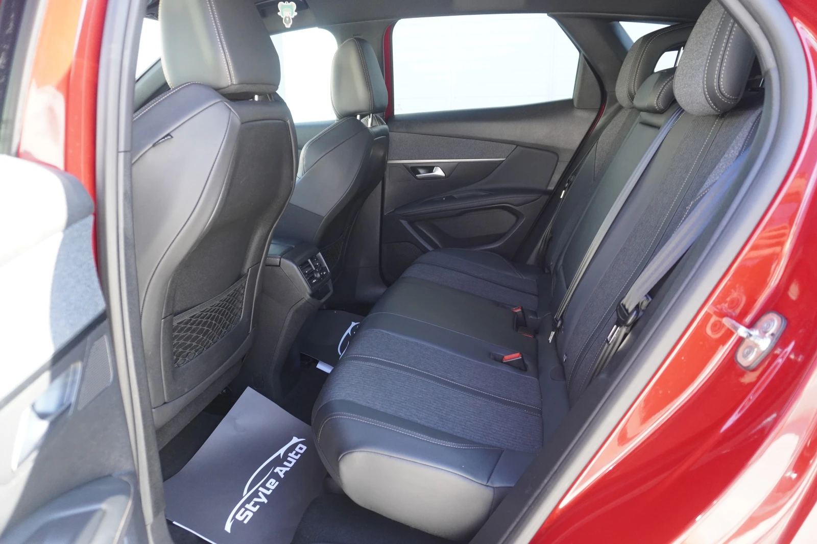 Peugeot 3008 1.2 PureTech GT-LINE-УНИКАТ!, снимка 11 - Автомобили и джипове - 55183873