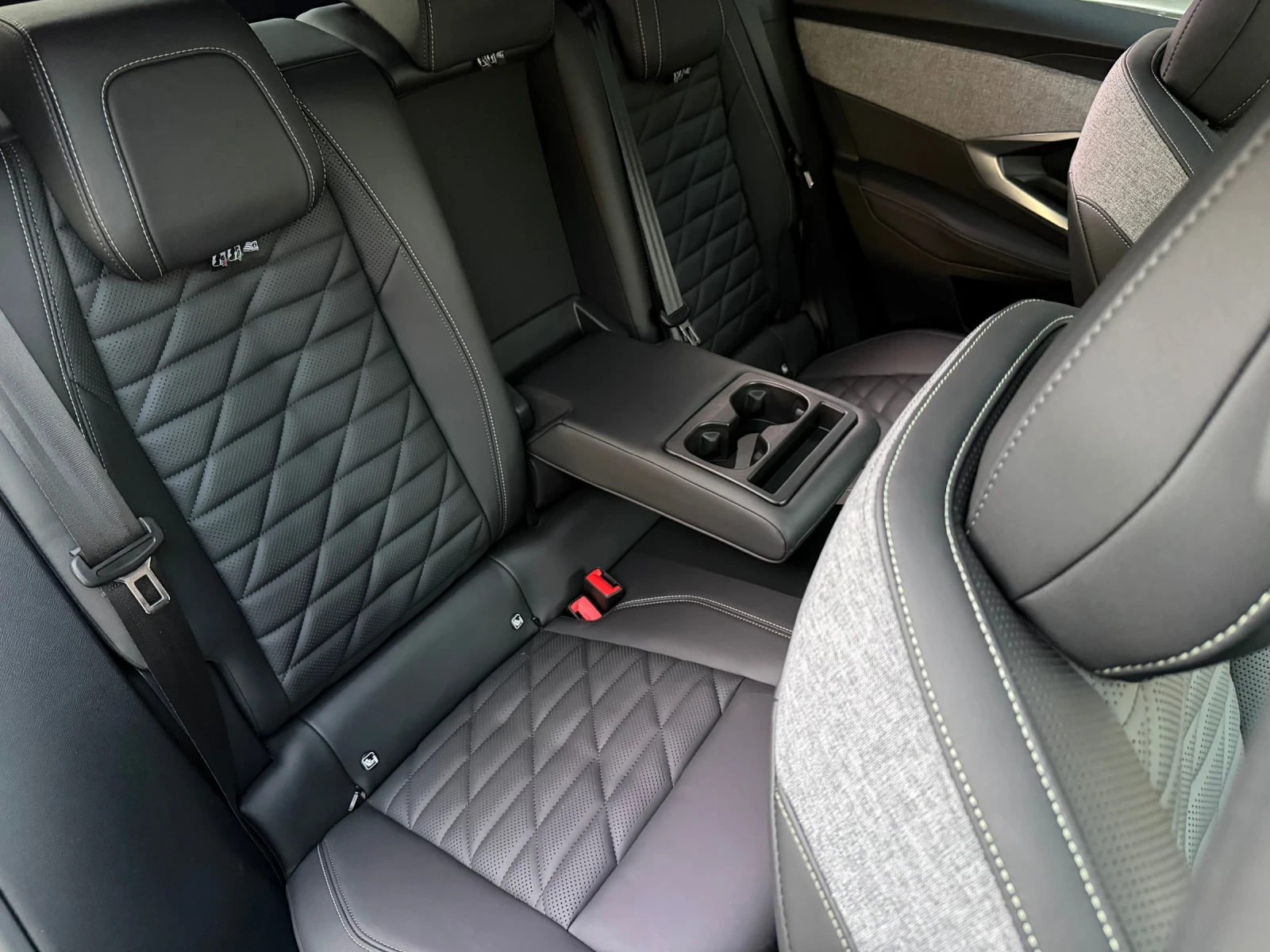 Peugeot 3008 E-3008 GT-LINE 6500km., снимка 14 - Автомобили и джипове - 55680609
