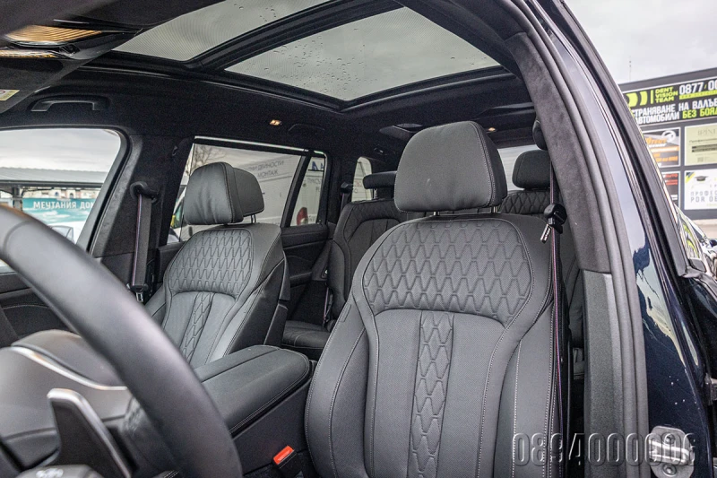 BMW X7 40d M SPORT PACK CARBON F-LIFT PANO HK ОБДУХВ, снимка 10 - Автомобили и джипове - 53126303