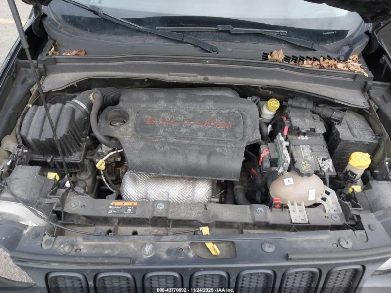 Jeep Renegade 2.4L I-4 VVT, 180HP 4X4 Drive, снимка 16 - Автомобили и джипове - 53130169