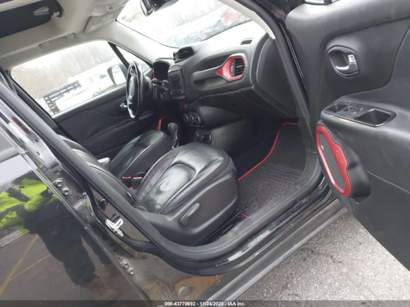 Jeep Renegade 2.4L I-4 VVT, 180HP 4X4 Drive, снимка 11 - Автомобили и джипове - 53130169