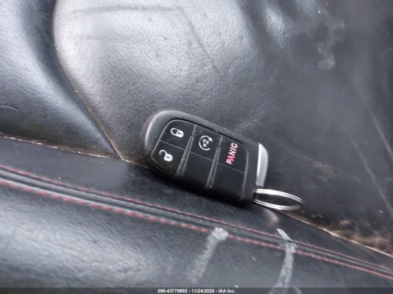 Jeep Renegade 2.4L I-4 VVT, 180HP 4X4 Drive, снимка 3 - Автомобили и джипове - 53130169