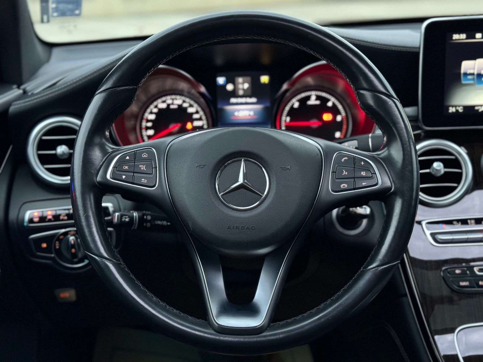 Mercedes-Benz GLC 250 -Full - AMG - Designo - Navi - Ambient -Distronic- - изображение 8