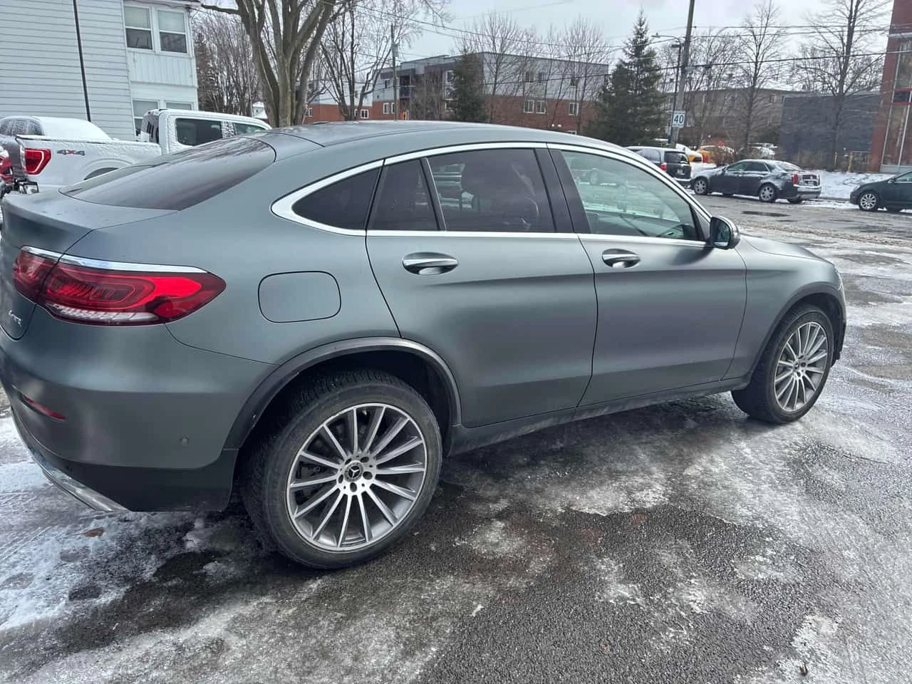 Mercedes-Benz GLC 300 * CARFAX * Дистроник * Два ключа * , снимка 3 - Автомобили и джипове - 53880904