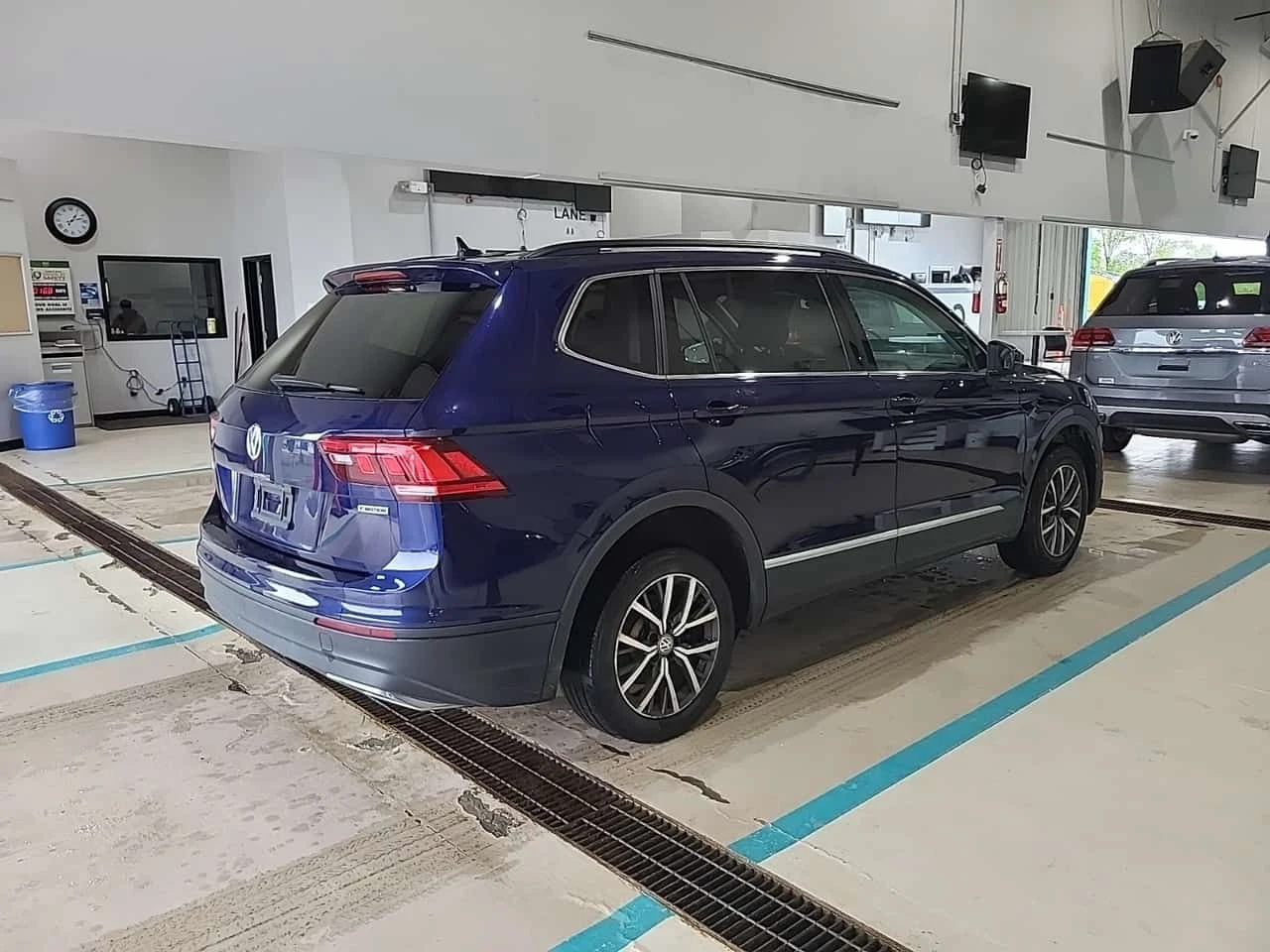 VW Tiguan * UNITED * CARFAX * БЕЗ ИНЦИДЕНТИ * ПАНОРАМА, снимка 3 - Автомобили и джипове - 55265308