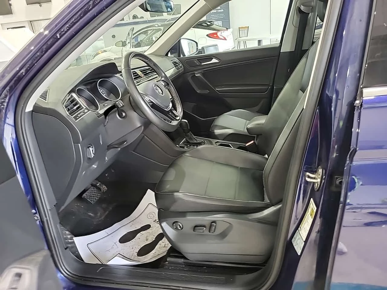 VW Tiguan * UNITED * CARFAX * БЕЗ ИНЦИДЕНТИ * ПАНОРАМА, снимка 7 - Автомобили и джипове - 55265308