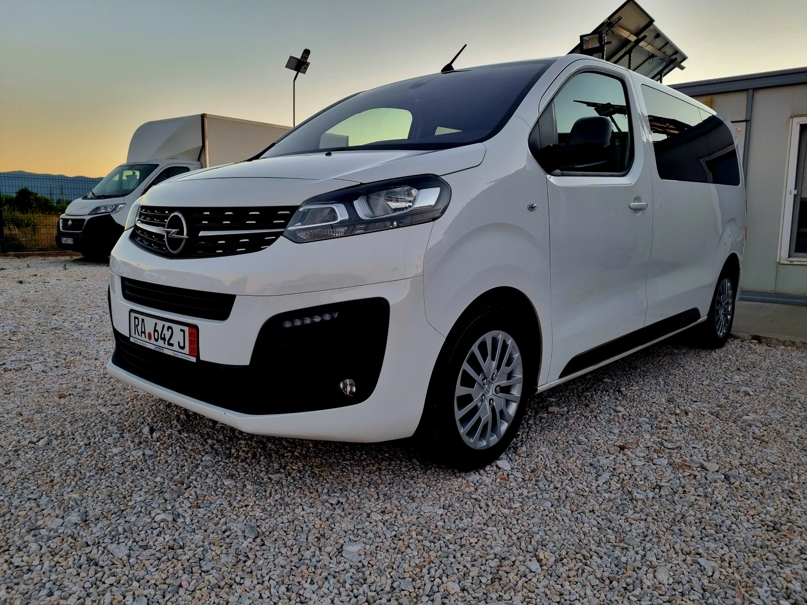 Opel Vivaro Zafira Lifee 7+ 1\ 2.0 D 150ks. Evro 6 | Mobile.bg � ����������� 2