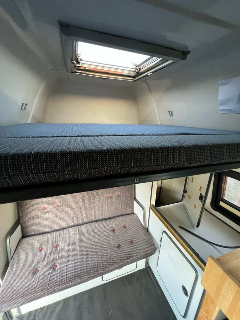 Кемпер Ford Transit, снимка 15 - Каравани и кемпери - 50715858